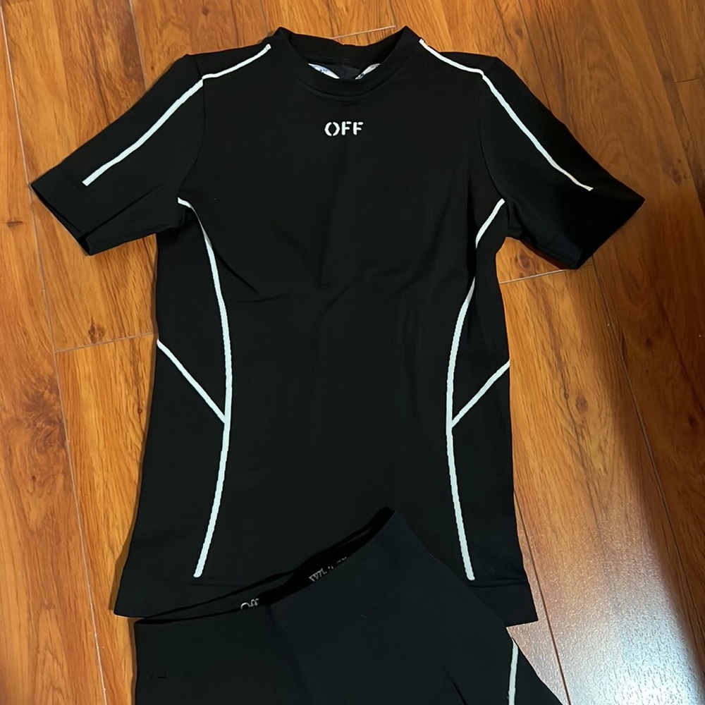 Off-White set - Picture 3 of 4